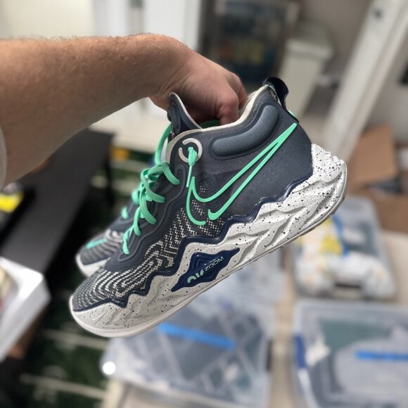 Athletic_Shoes